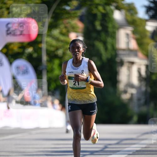 07.09.2025 - BARMER Alsterlauf Dr. Thomas Lammeyer http://msf.ph/oto/8705112 07.09.2025 09:18:59 Laufen 2, 21, 2 meine-sportfotos.de