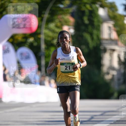 07.09.2025 - BARMER Alsterlauf Dr. Thomas Lammeyer http://msf.ph/oto/8705113 07.09.2025 09:18:59 Laufen 2, 6, 21 meine-sportfotos.de