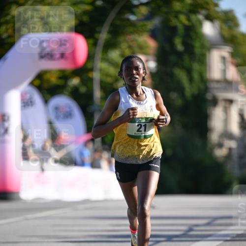 07.09.2025 - BARMER Alsterlauf Dr. Thomas Lammeyer http://msf.ph/oto/8705114 07.09.2025 09:18:59 Laufen 6, 21, 2 meine-sportfotos.de