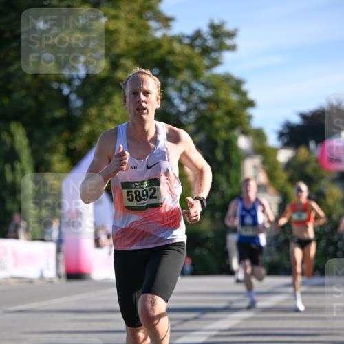 07.09.2025 - BARMER Alsterlauf Dr. Thomas Lammeyer http://msf.ph/oto/8705427 07.09.2025 09:20:41 Laufen 5892 meine-sportfotos.de
