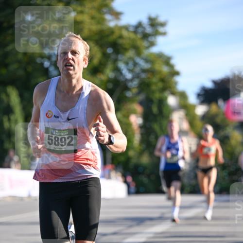 07.09.2025 - BARMER Alsterlauf Dr. Thomas Lammeyer http://msf.ph/oto/8705429 07.09.2025 09:20:41 Laufen 5892 meine-sportfotos.de