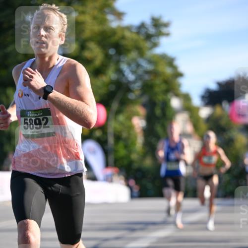 07.09.2025 - BARMER Alsterlauf Dr. Thomas Lammeyer http://msf.ph/oto/8705430 07.09.2025 09:20:41 Laufen 5892 meine-sportfotos.de