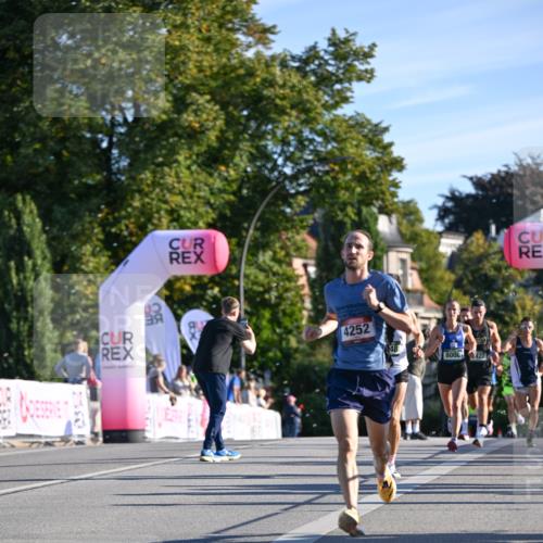 07.09.2025 - BARMER Alsterlauf Dr. Thomas Lammeyer http://msf.ph/oto/8705547 07.09.2025 09:21:10 Laufen 4252, 64, 8008422 meine-sportfotos.de