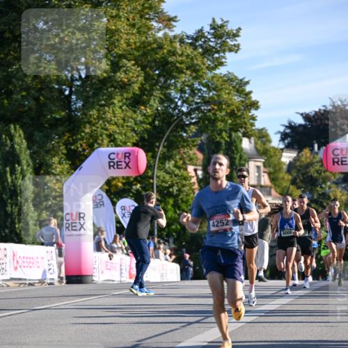 07.09.2025 - BARMER Alsterlauf Dr. Thomas Lammeyer http://msf.ph/oto/8705548 07.09.2025 09:21:10 Laufen 7357, 4252, 44, 8008 meine-sportfotos.de