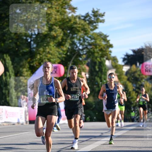 07.09.2025 - BARMER Alsterlauf Dr. Thomas Lammeyer http://msf.ph/oto/8705572 07.09.2025 09:21:13 Laufen 800, 3422 meine-sportfotos.de
