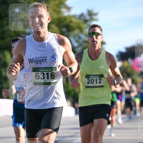 07.09.2025 - BARMER Alsterlauf Dr. Thomas Lammeyer http://msf.ph/oto/8705624 07.09.2025 09:21:26 Laufen 27, 36, 6316, 2012 meine-sportfotos.de