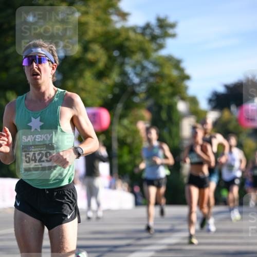 07.09.2025 - BARMER Alsterlauf Dr. Thomas Lammeyer http://msf.ph/oto/8705756 07.09.2025 09:21:51 Laufen 56, 5429 meine-sportfotos.de