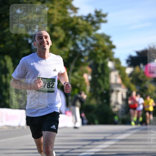 07.09.2025 - BARMER Alsterlauf Dr. Thomas Lammeyer http://msf.ph/oto/8705872 07.09.2025 09:22:16 Laufen 136, 782 meine-sportfotos.de