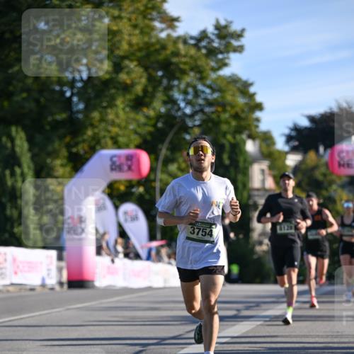 07.09.2025 - BARMER Alsterlauf Dr. Thomas Lammeyer http://msf.ph/oto/8705917 07.09.2025 09:22:32 Laufen 8129, 3754 meine-sportfotos.de