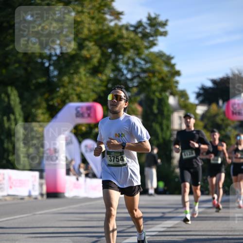 07.09.2025 - BARMER Alsterlauf Dr. Thomas Lammeyer http://msf.ph/oto/8705919 07.09.2025 09:22:32 Laufen 3754 meine-sportfotos.de