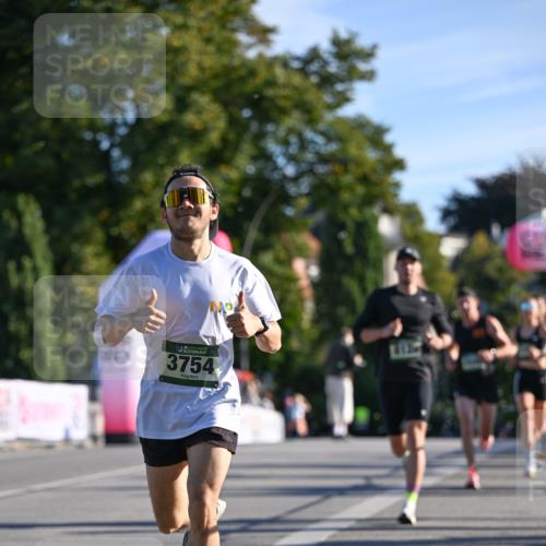 07.09.2025 - BARMER Alsterlauf Dr. Thomas Lammeyer http://msf.ph/oto/8705922 07.09.2025 09:22:32 Laufen 136, 3754 meine-sportfotos.de