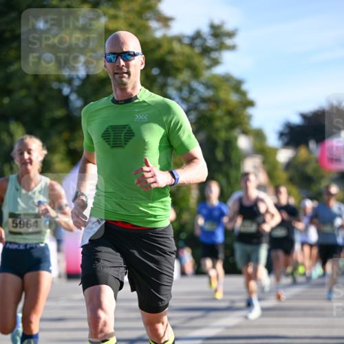07.09.2025 - BARMER Alsterlauf Dr. Thomas Lammeyer http://msf.ph/oto/8706123 07.09.2025 09:23:09 Laufen 5964 meine-sportfotos.de