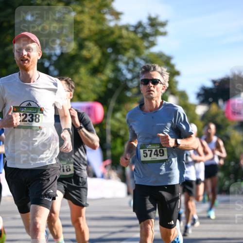 07.09.2025 - BARMER Alsterlauf Dr. Thomas Lammeyer http://msf.ph/oto/8706143 07.09.2025 09:23:13 Laufen 36, 238, 18, 5749 meine-sportfotos.de