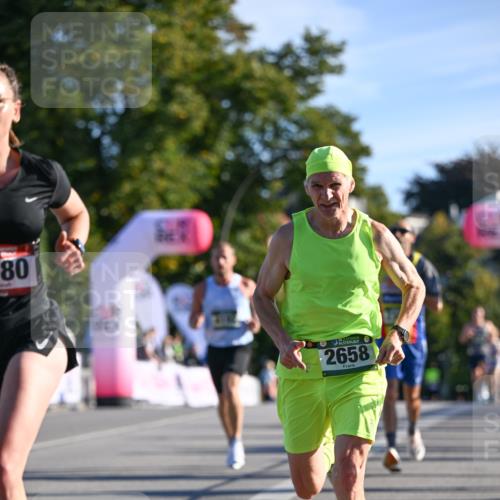 07.09.2025 - BARMER Alsterlauf Dr. Thomas Lammeyer http://msf.ph/oto/8706201 07.09.2025 09:23:25 Laufen 80, 2658 meine-sportfotos.de