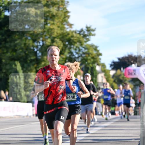 07.09.2025 - BARMER Alsterlauf Dr. Thomas Lammeyer http://msf.ph/oto/8706344 07.09.2025 09:23:56 Laufen 84, 5440 meine-sportfotos.de