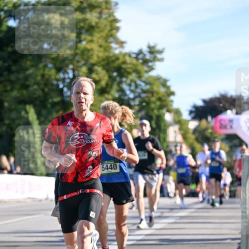 07.09.2025 - BARMER Alsterlauf Dr. Thomas Lammeyer http://msf.ph/oto/8706345 07.09.2025 09:23:56 Laufen 5440 meine-sportfotos.de