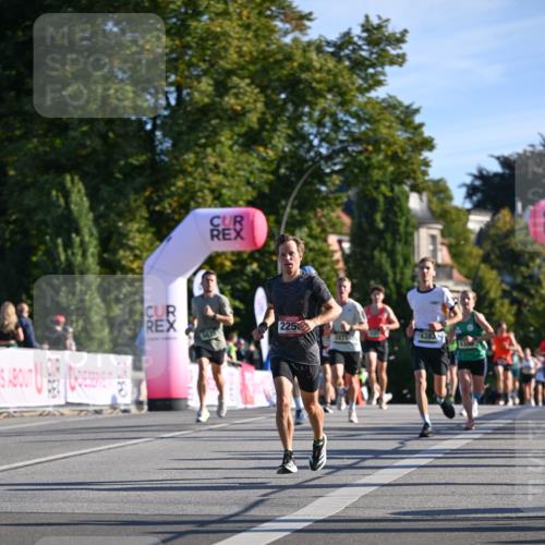 07.09.2025 - BARMER Alsterlauf Dr. Thomas Lammeyer http://msf.ph/oto/8706589 07.09.2025 09:24:48 Laufen 225, 2871, 4383 meine-sportfotos.de