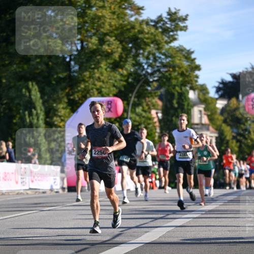 07.09.2025 - BARMER Alsterlauf Dr. Thomas Lammeyer http://msf.ph/oto/8706594 07.09.2025 09:24:49 Laufen 2250 meine-sportfotos.de