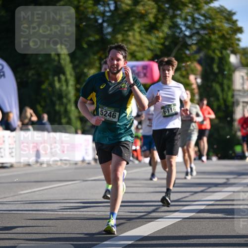 07.09.2025 - BARMER Alsterlauf Dr. Thomas Lammeyer http://msf.ph/oto/8707152 07.09.2025 09:26:39 Laufen 7510, 5246, 6116 meine-sportfotos.de