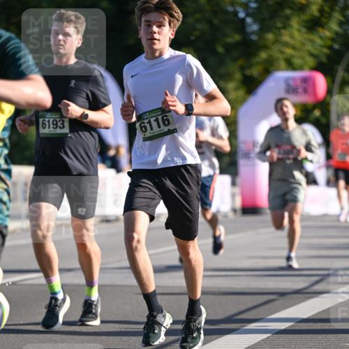 07.09.2025 - BARMER Alsterlauf Dr. Thomas Lammeyer http://msf.ph/oto/8707162 07.09.2025 09:26:41 Laufen 6193, 6, 6116 meine-sportfotos.de