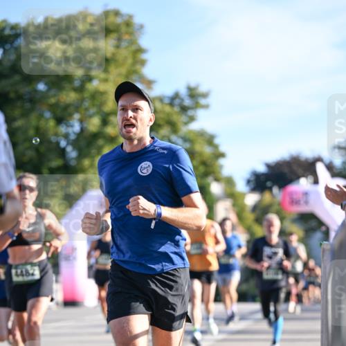 07.09.2025 - BARMER Alsterlauf Dr. Thomas Lammeyer http://msf.ph/oto/8707193 07.09.2025 09:26:49 Laufen 4482 meine-sportfotos.de
