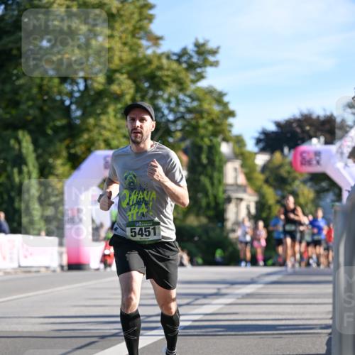 07.09.2025 - BARMER Alsterlauf Dr. Thomas Lammeyer http://msf.ph/oto/8707222 07.09.2025 09:26:54 Laufen 5451 meine-sportfotos.de