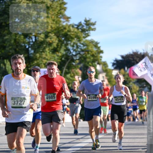 07.09.2025 - BARMER Alsterlauf Dr. Thomas Lammeyer http://msf.ph/oto/8707356 07.09.2025 09:27:24 Laufen 4985, 3727, 4599, 54, 4543 meine-sportfotos.de