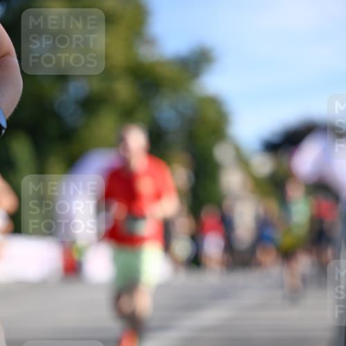07.09.2025 - BARMER Alsterlauf Dr. Thomas Lammeyer http://msf.ph/oto/8707374 07.09.2025 09:27:27 Laufen  meine-sportfotos.de
