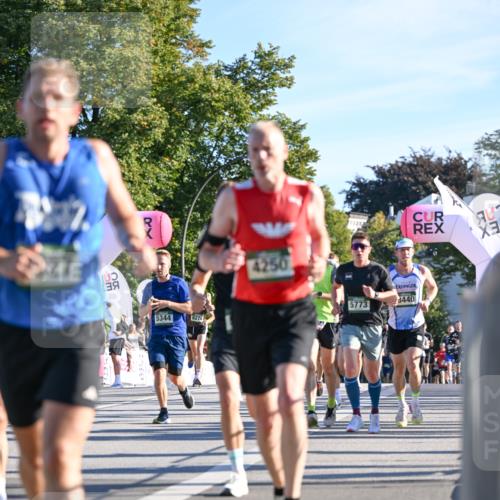 07.09.2025 - BARMER Alsterlauf Dr. Thomas Lammeyer http://msf.ph/oto/8707405 07.09.2025 09:27:34 Laufen 5344, 8274, 4250, 5773, 3440, 44 meine-sportfotos.de