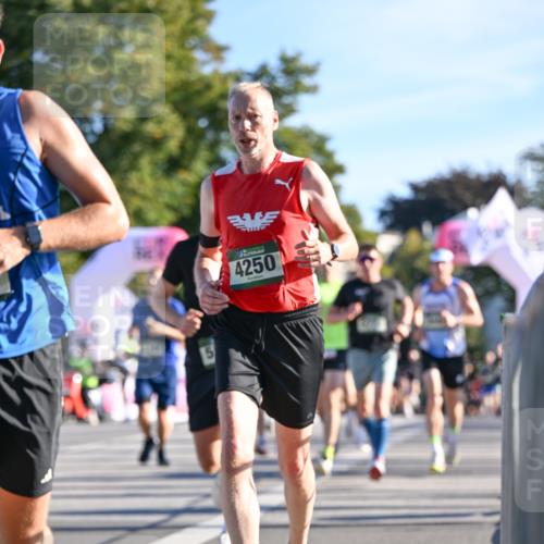 07.09.2025 - BARMER Alsterlauf Dr. Thomas Lammeyer http://msf.ph/oto/8707408 07.09.2025 09:27:35 Laufen 4250 meine-sportfotos.de