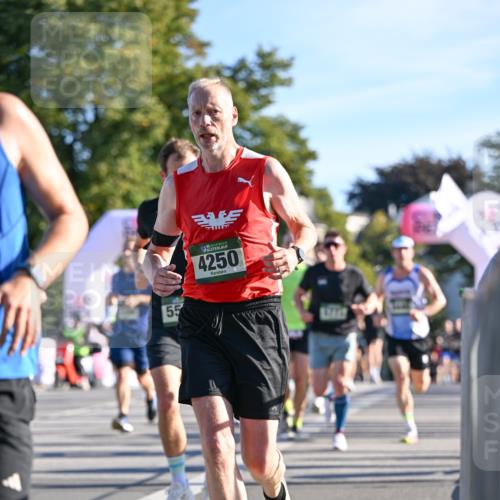 07.09.2025 - BARMER Alsterlauf Dr. Thomas Lammeyer http://msf.ph/oto/8707409 07.09.2025 09:27:35 Laufen 55, 4250 meine-sportfotos.de