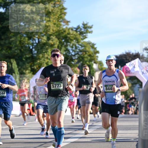 07.09.2025 - BARMER Alsterlauf Dr. Thomas Lammeyer http://msf.ph/oto/8707415 07.09.2025 09:27:37 Laufen 344, 4480, 5773, 844 meine-sportfotos.de