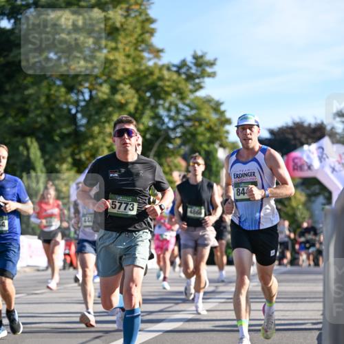 07.09.2025 - BARMER Alsterlauf Dr. Thomas Lammeyer http://msf.ph/oto/8707416 07.09.2025 09:27:37 Laufen 5773, 4866, 448, 44, 844 meine-sportfotos.de