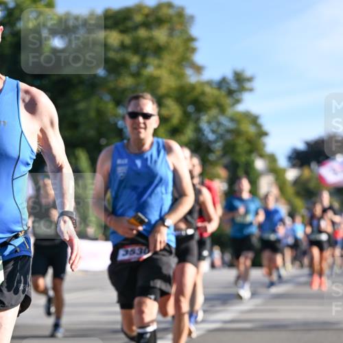 07.09.2025 - BARMER Alsterlauf Dr. Thomas Lammeyer http://msf.ph/oto/8707639 07.09.2025 09:28:26 Laufen 3530 meine-sportfotos.de