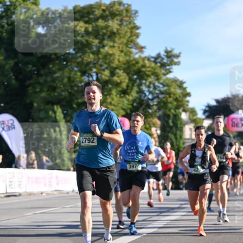 07.09.2025 - BARMER Alsterlauf Dr. Thomas Lammeyer http://msf.ph/oto/8707649 07.09.2025 09:28:28 Laufen 8412, 2792, 3974 meine-sportfotos.de