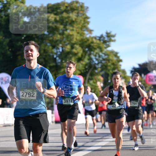 07.09.2025 - BARMER Alsterlauf Dr. Thomas Lammeyer http://msf.ph/oto/8707652 07.09.2025 09:28:29 Laufen 36, 2792, 3974 meine-sportfotos.de