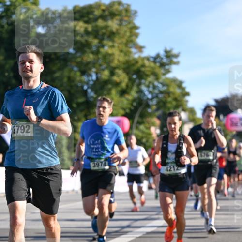 07.09.2025 - BARMER Alsterlauf Dr. Thomas Lammeyer http://msf.ph/oto/8707653 07.09.2025 09:28:29 Laufen 136, 2792, 3974, 4212, 54 meine-sportfotos.de