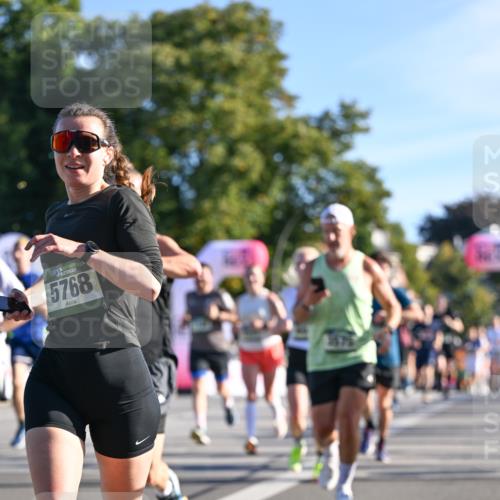 07.09.2025 - BARMER Alsterlauf Dr. Thomas Lammeyer http://msf.ph/oto/8707687 07.09.2025 09:28:35 Laufen 36, 5768, 3676, 54 meine-sportfotos.de