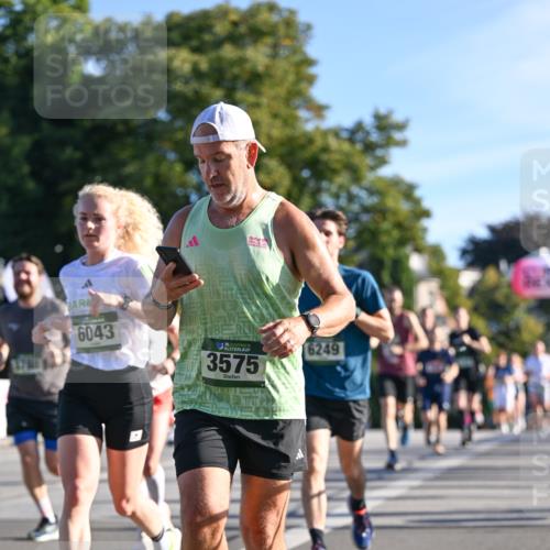 07.09.2025 - BARMER Alsterlauf Dr. Thomas Lammeyer http://msf.ph/oto/8707697 07.09.2025 09:28:37 Laufen 6043, 36, 3575, 6249 meine-sportfotos.de