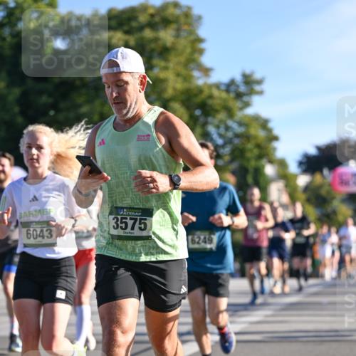 07.09.2025 - BARMER Alsterlauf Dr. Thomas Lammeyer http://msf.ph/oto/8707698 07.09.2025 09:28:37 Laufen 6043, 36, 3575, 6249 meine-sportfotos.de