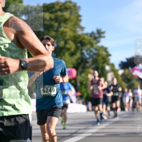 07.09.2025 - BARMER Alsterlauf Dr. Thomas Lammeyer http://msf.ph/oto/8707703 07.09.2025 09:28:38 Laufen 6249 meine-sportfotos.de
