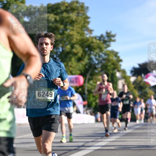 07.09.2025 - BARMER Alsterlauf Dr. Thomas Lammeyer http://msf.ph/oto/8707704 07.09.2025 09:28:38 Laufen 136, 6249, 554 meine-sportfotos.de