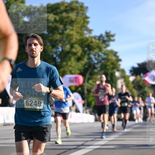 07.09.2025 - BARMER Alsterlauf Dr. Thomas Lammeyer http://msf.ph/oto/8707705 07.09.2025 09:28:38 Laufen 36, 6249, 554 meine-sportfotos.de