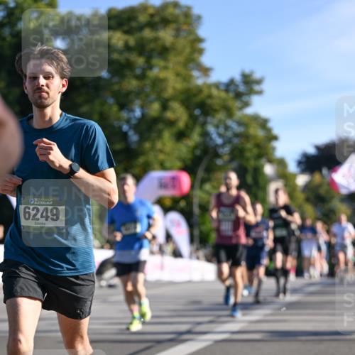 07.09.2025 - BARMER Alsterlauf Dr. Thomas Lammeyer http://msf.ph/oto/8707706 07.09.2025 09:28:38 Laufen 36, 6249 meine-sportfotos.de