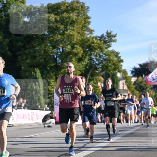 07.09.2025 - BARMER Alsterlauf Dr. Thomas Lammeyer http://msf.ph/oto/8707714 07.09.2025 09:28:40 Laufen 16, 3942, 4098, 5724, 54 meine-sportfotos.de