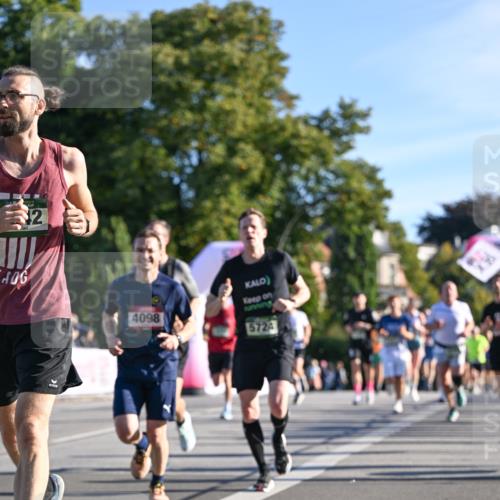 07.09.2025 - BARMER Alsterlauf Dr. Thomas Lammeyer http://msf.ph/oto/8707723 07.09.2025 09:28:41 Laufen 2, 4098, 5724, 564 meine-sportfotos.de