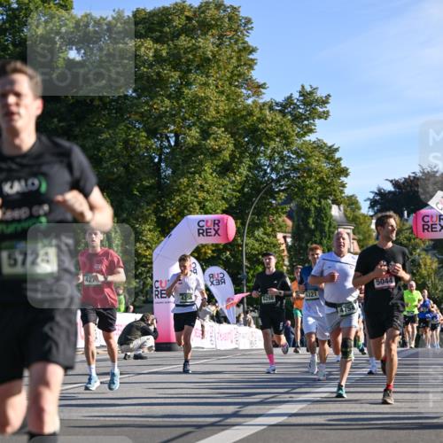 07.09.2025 - BARMER Alsterlauf Dr. Thomas Lammeyer http://msf.ph/oto/8707732 07.09.2025 09:28:43 Laufen 5724, 4358, 6321, 6298, 4754, 54, 5044 meine-sportfotos.de