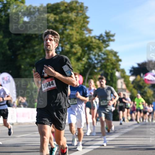 07.09.2025 - BARMER Alsterlauf Dr. Thomas Lammeyer http://msf.ph/oto/8707746 07.09.2025 09:28:45 Laufen 5044 meine-sportfotos.de