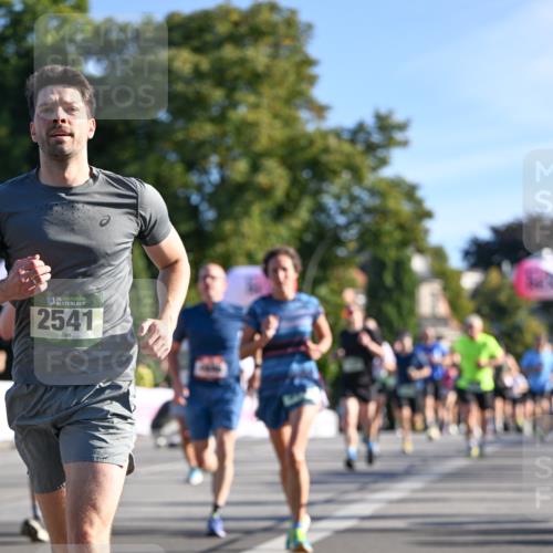 07.09.2025 - BARMER Alsterlauf Dr. Thomas Lammeyer http://msf.ph/oto/8707763 07.09.2025 09:28:48 Laufen 136, 2541, 554 meine-sportfotos.de