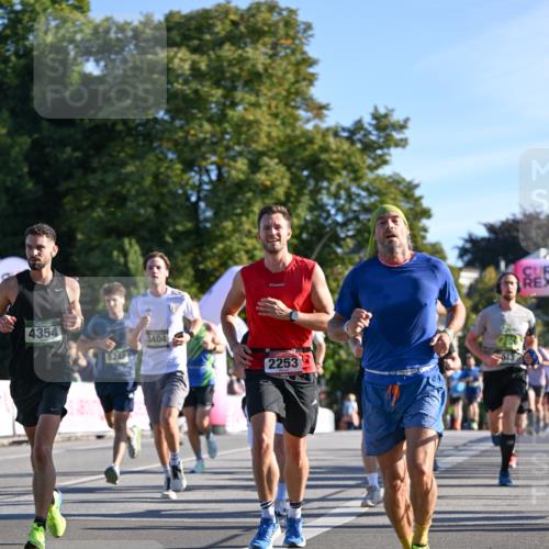 07.09.2025 - BARMER Alsterlauf Dr. Thomas Lammeyer http://msf.ph/oto/8707912 07.09.2025 09:29:12 Laufen 4354, 5248, 3404, 2253, 59 meine-sportfotos.de